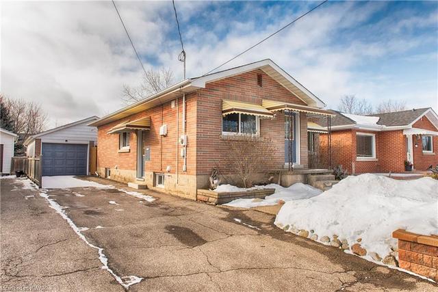 429 Highland Road E, House detached with 3 bedrooms, 2 bathrooms and 4 parking in Kitchener ON | Image 1