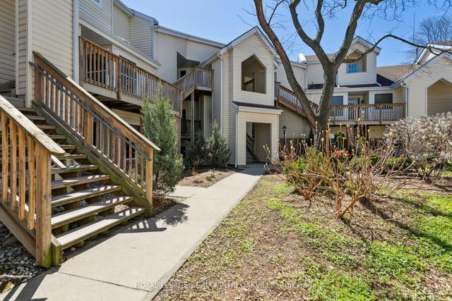 110 - 1220 Thorpe Rd, Townhouse with 2 bedrooms, 1 bathrooms and 2 parking in Burlington ON | Image 1