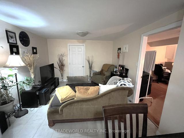 122 Honeywood Rd, House detached with 3 bedrooms, 2 bathrooms and 4 parking in Toronto ON | Image 14