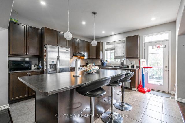 668 Snider Terr, House detached with 4 bedrooms, 4 bathrooms and 4 parking in Milton ON | Image 3