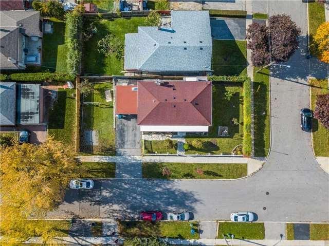 56 Ascolda Blvd, House detached with 3 bedrooms, 2 bathrooms and 2 parking in Toronto ON | Image 1