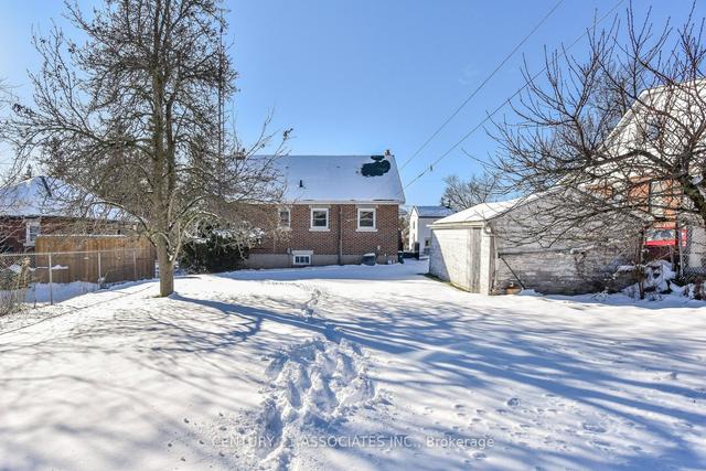 37 Lowell St N, House detached with 3 bedrooms, 2 bathrooms and 4 parking in Cambridge ON | Image 6