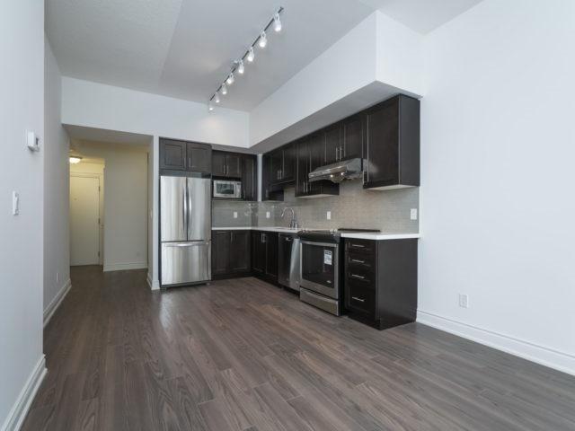 901 - 38 Cedarland Dr, Condo with 1 bedrooms, 2 bathrooms and 1 parking in Markham ON | Image 6