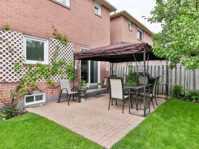 24 Ebby Ave, House attached with 3 bedrooms, 4 bathrooms and 2 parking in Brampton ON | Image 2