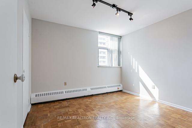 1008 - 360 Ridelle Ave, Condo with 3 bedrooms, 2 bathrooms and 1 parking in Toronto ON | Image 5