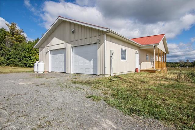 2266 Sands Road, House detached with 4 bedrooms, 3 bathrooms and 12 parking in South Frontenac ON | Image 3