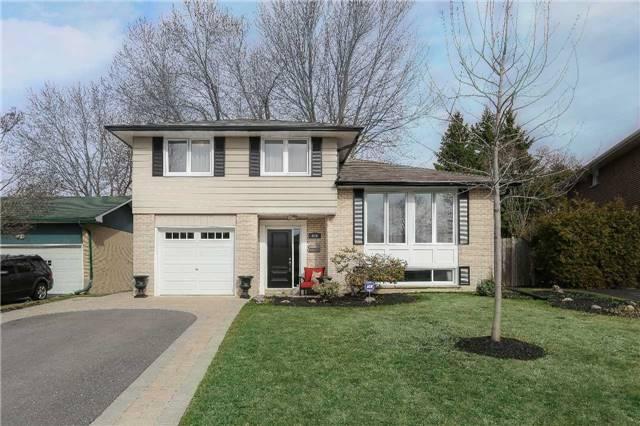 404 Amstel Crt, House detached with 3 bedrooms, 3 bathrooms and 4 parking in Oshawa ON | Image 1