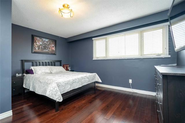27 Newlyn Cres, House semidetached with 3 bedrooms, 2 bathrooms and 3 parking in Brampton ON | Image 13