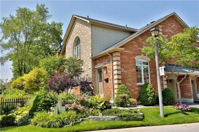 1 - 223 Rebecca St, Townhouse with 2 bedrooms, 3 bathrooms and 2 parking in Oakville ON | Image 1