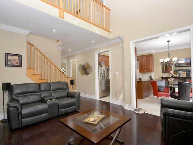 112 Stoneylake Ave, House detached with 3 bedrooms, 4 bathrooms and 6 parking in Brampton ON | Image 4