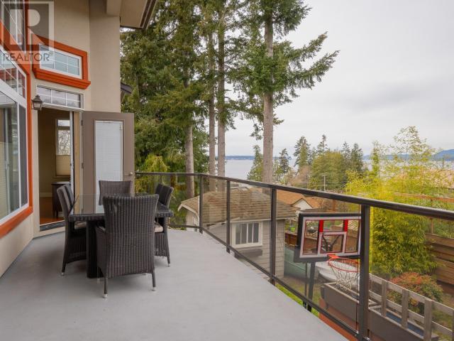 6929 Retaskit Crt, House detached with 5 bedrooms, 4 bathrooms and 2 parking in Powell River BC | Image 11