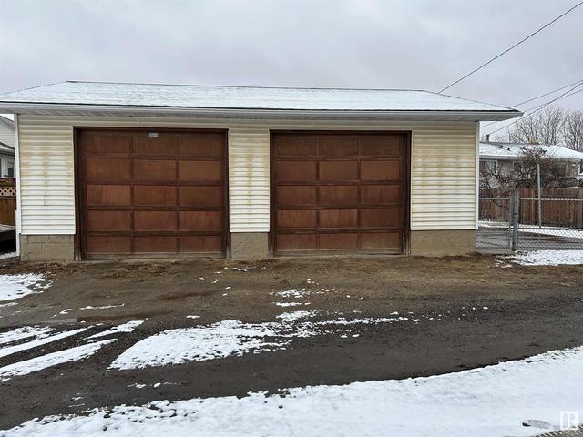 5032 51 Av, House detached with 5 bedrooms, 2 bathrooms and null parking in Redwater AB | Image 48