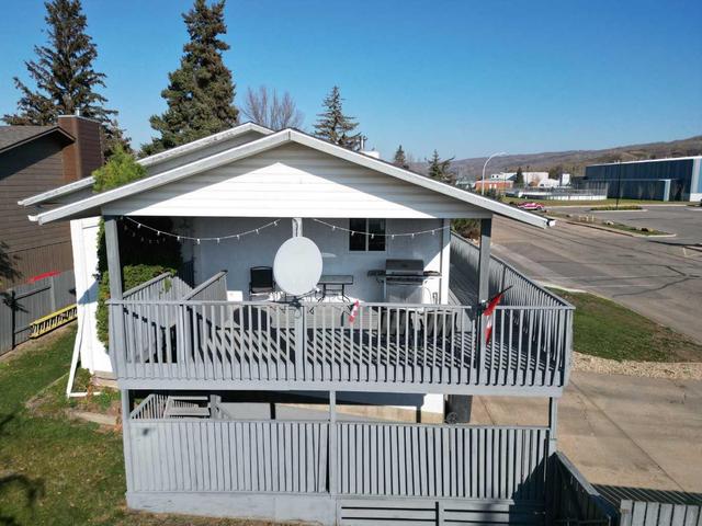 9713 72 Avenue, House detached with 5 bedrooms, 2 bathrooms and 3 parking in Peace River AB | Image 3