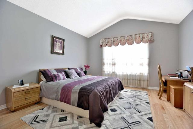 1037 Kestell Blvd, House detached with 4 bedrooms, 4 bathrooms and 2 parking in Oakville ON | Image 7
