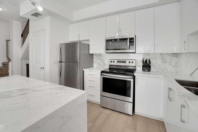 d803 - 5289 Highway 7 St, Townhouse with 2 bedrooms, 3 bathrooms and 2 parking in Vaughan ON | Image 2