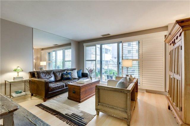 Uc2 - 18 Concorde Pl, Condo with 1 bedrooms, 2 bathrooms and 1 parking in Toronto ON | Image 4