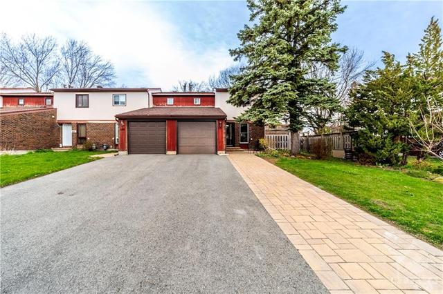 582 Seyton Drive, Townhouse with 3 bedrooms, 2 bathrooms and 2 parking in Ottawa ON | Image 2