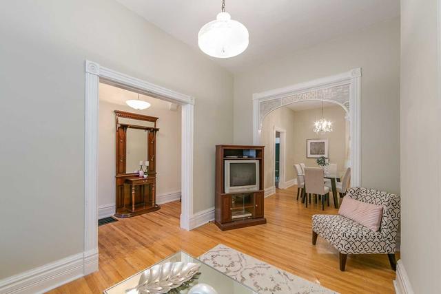 26 Curzon St, House semidetached with 3 bedrooms, 2 bathrooms and 0 parking in Toronto ON | Image 24