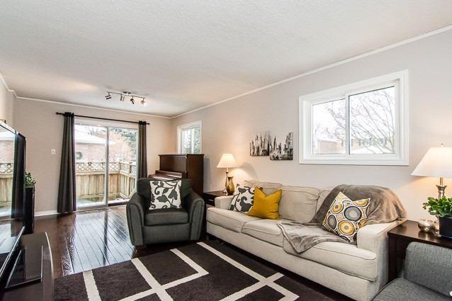 2 Flowers Cres, House detached with 3 bedrooms, 4 bathrooms and 4 parking in Ajax ON | Image 6