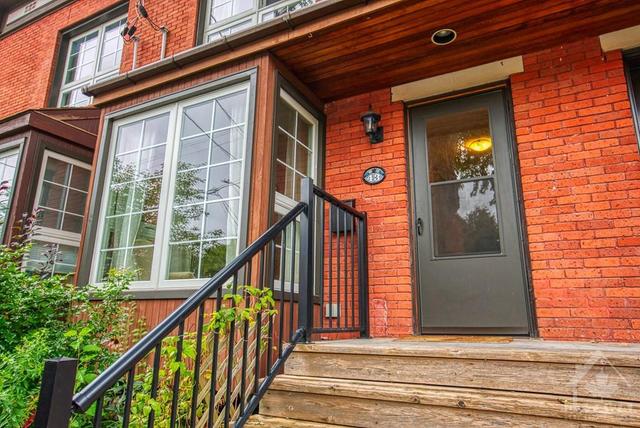43 Strathcona Avenue, Townhouse with 3 bedrooms, 2 bathrooms and 1 parking in Ottawa ON | Image 2