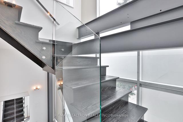 561 Arlington Ave, House detached with 3 bedrooms, 4 bathrooms and 1 parking in Toronto ON | Image 9