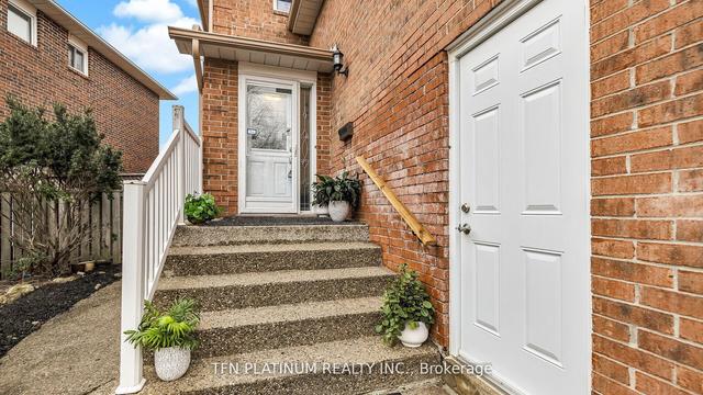 46 Colchester Ave, House detached with 3 bedrooms, 4 bathrooms and 4 parking in Brampton ON | Image 12