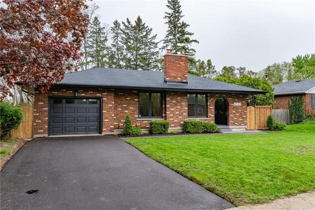 2120 Maplewood Drive, House detached with 3 bedrooms, 2 bathrooms and 3 parking in Burlington ON | Image 2