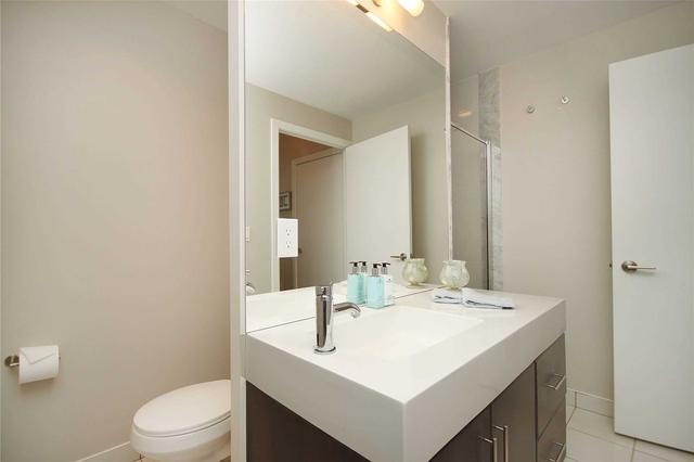 124 - 35 Brian Peck Cres, Condo with 2 bedrooms, 2 bathrooms and 1 parking in Toronto ON | Image 3