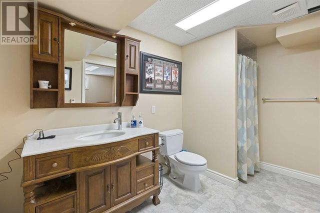 Lower level bathroom | Image 36