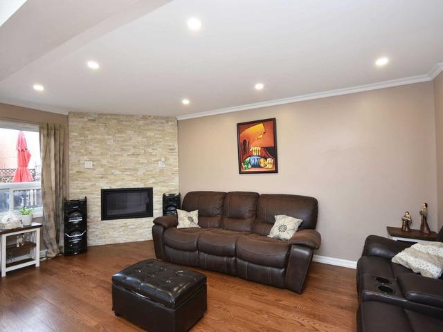 50 Horsham St, House detached with 4 bedrooms, 4 bathrooms and 4 parking in Brampton ON | Image 3