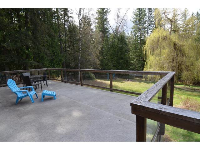 8481 Highway 6, House detached with 5 bedrooms, 2 bathrooms and null parking in Central Kootenay H BC | Image 16