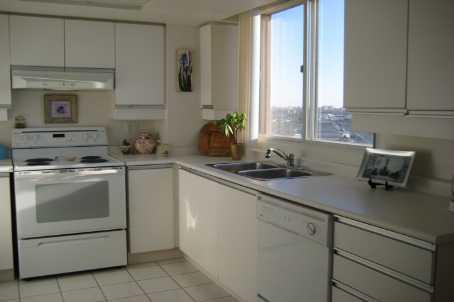 2501 - 5 Concorde Pl, Condo with 2 bedrooms, 2 bathrooms and 1 parking in Toronto ON | Image 3