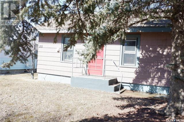 211 2nd Avenue W, House detached with 2 bedrooms, 1 bathrooms and null parking in Mossbank SK | Image 3