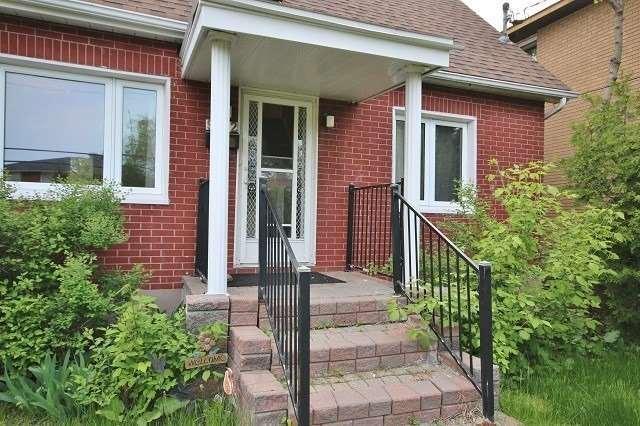 902 Pinecrest Rd, House detached with 3 bedrooms, 1 bathrooms and 2 parking in Ottawa ON | Image 3