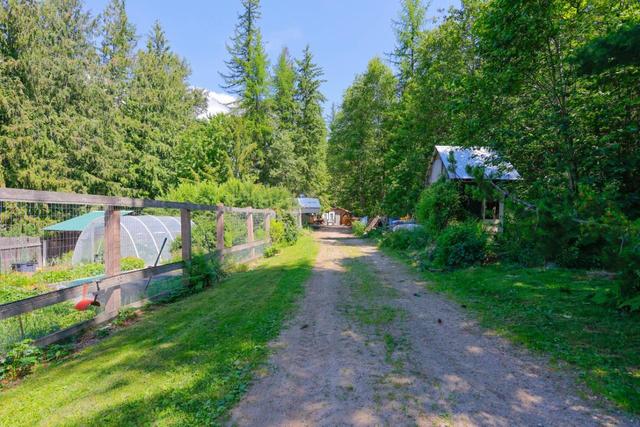 8496 B Procter East Road, House detached with 3 bedrooms, 2 bathrooms and null parking in Central Kootenay E BC | Image 52
