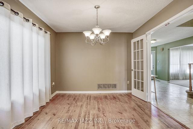 824 Lavis St, House detached with 4 bedrooms, 3 bathrooms and 4 parking in Oshawa ON | Image 3
