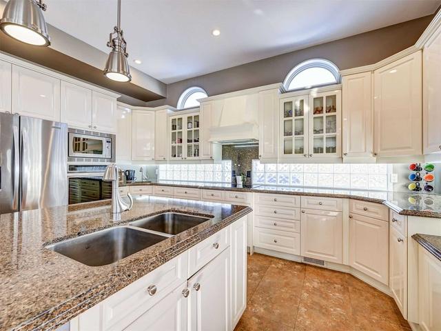 21 Silver Spring Cres, House detached with 4 bedrooms, 5 bathrooms and 14 parking in Uxbridge ON | Image 3