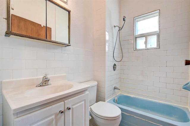 71 Robert St, House attached with 3 bedrooms, 2 bathrooms and 1 parking in Toronto ON | Image 15