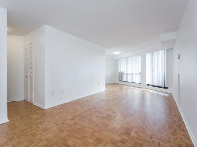 1001 - 150 Neptune Dr, Condo with 3 bedrooms, 2 bathrooms and 1 parking in Toronto ON | Image 3