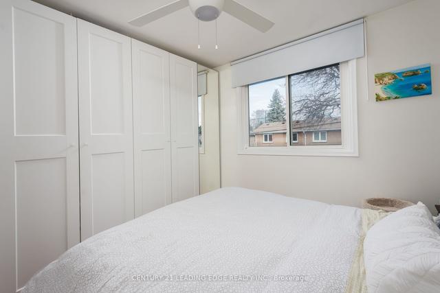 56 Niantic Cres, House semidetached with 4 bedrooms, 2 bathrooms and 7 parking in Toronto ON | Image 5