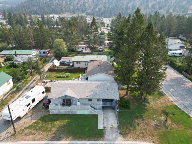 7558 Columbia Avenue, House detached with 4 bedrooms, 2 bathrooms and 2 parking in Radium Hot Springs BC | Image 43