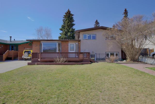 8 Aspen Crescent, House detached with 4 bedrooms, 2 bathrooms and 4 parking in Jasper AB | Image 1