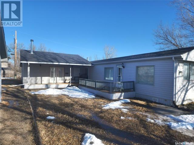 110 Wetmore Street N, Home with 3 bedrooms, 1 bathrooms and null parking in Rouleau SK | Image 3