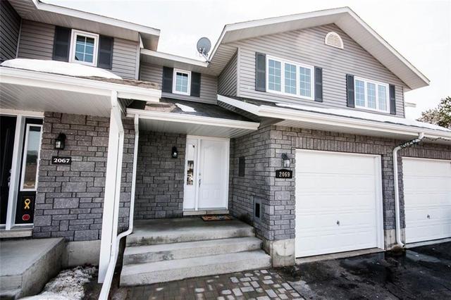 2069 Sandstone Crescent, Townhouse with 3 bedrooms, 2 bathrooms and 3 parking in Petawawa ON | Image 1