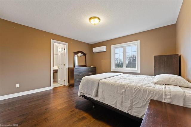 1453 Gregory Road, House detached with 6 bedrooms, 4 bathrooms and 6 parking in St. Catharines ON | Image 3