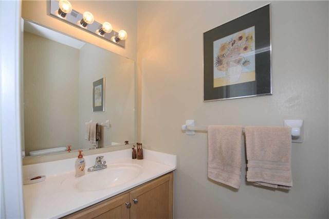 Th2 - 1 Rean Dr, Townhouse with 2 bedrooms, 3 bathrooms and 2 parking in Toronto ON | Image 7