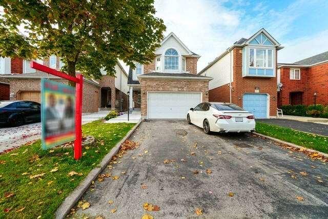 29 Larkspur Rd, House detached with 3 bedrooms, 4 bathrooms and 6 parking in Brampton ON | Image 1