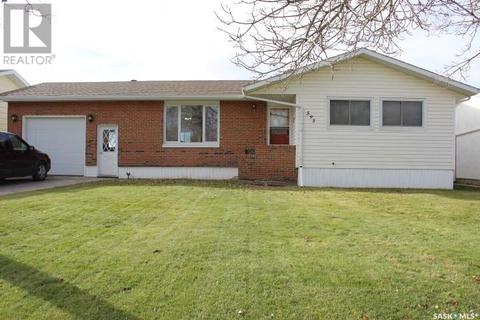 595 9th Street W, House detached with 4 bedrooms, 2 bathrooms and null parking in Shaunavon SK | Card Image