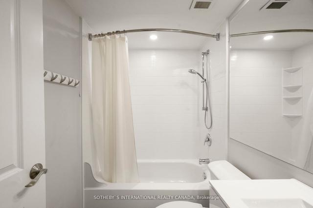 2208 - 33 Harbour Sq, Condo with 2 bedrooms, 3 bathrooms and 1 parking in Toronto ON | Image 21