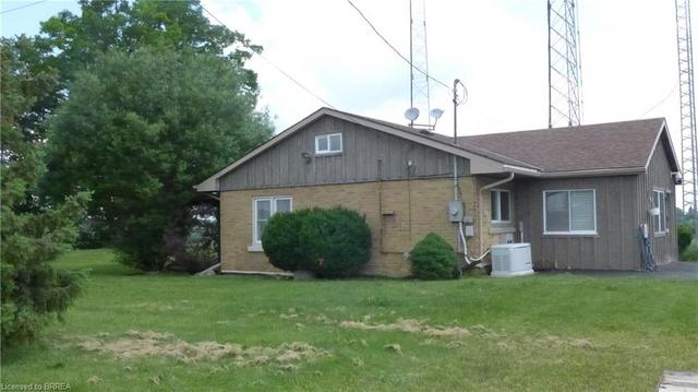 70 Brant Road, House detached with 2 bedrooms, 1 bathrooms and 8 parking in Brant ON | Image 1